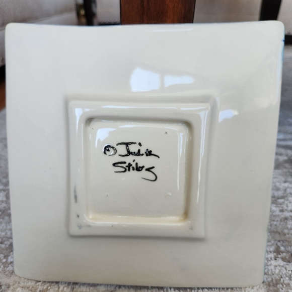 Colorful Cat Design Decorative Plate, 10 1/2", signed by artist Judith Stiles - Picture 4 of 6